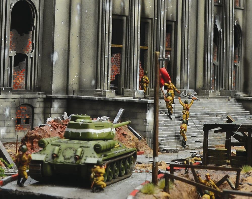 Italeri 6195 Berlin 1945 Fall of The Reich, Scala 1:72, Plastic Model Kit, Modello in plastica da Montare, modellismo, Battle Set, Diorama