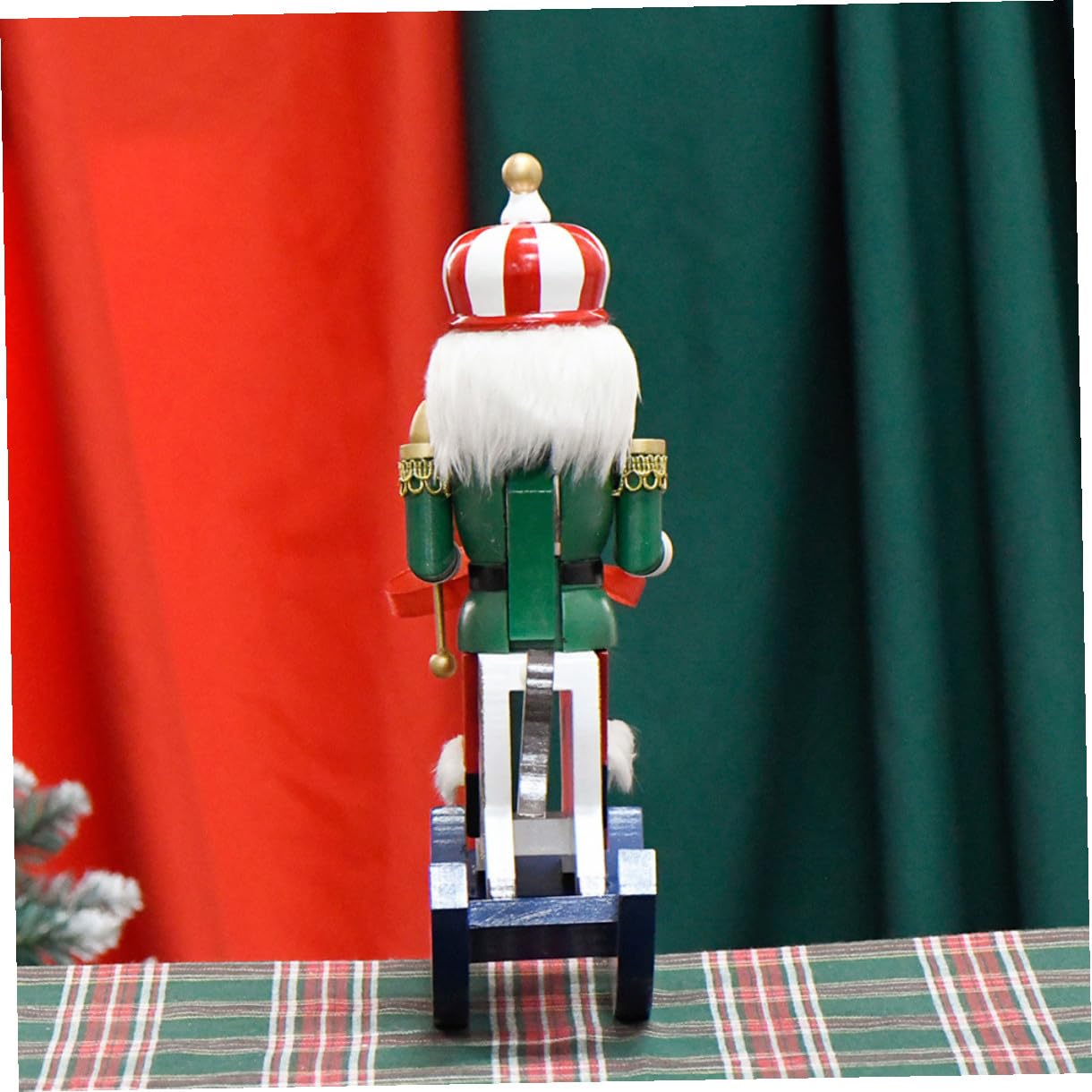 Garneck Holz Nussknacker Figur für Weihnachtsdeko Stehender Nussknacker mit Details Christbaumschmuck aus Holz für Tischdekoration