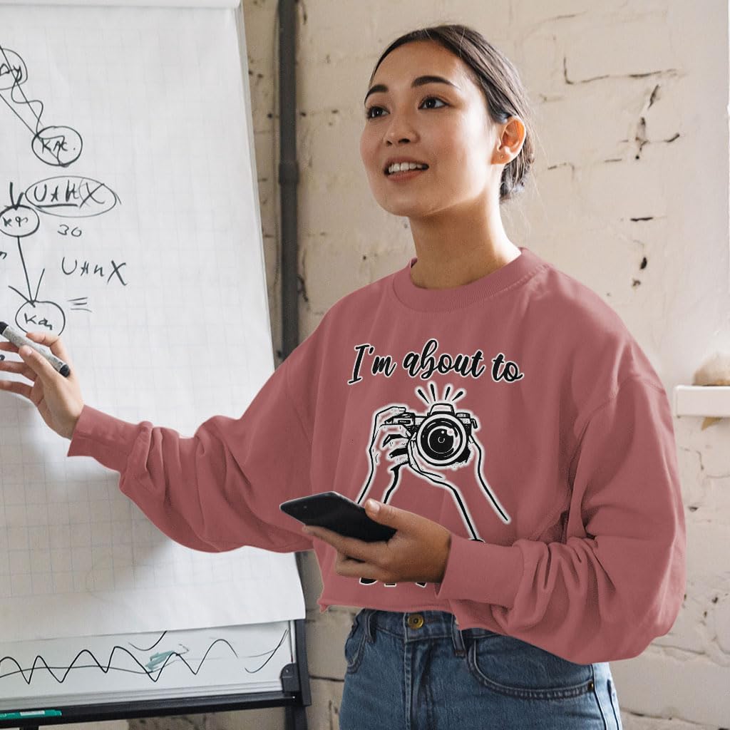 I'm About to Snap Cropped Long Sleeve T-Shirt - Print Women's T-Shirt - Camera Long Sleeve Tee
