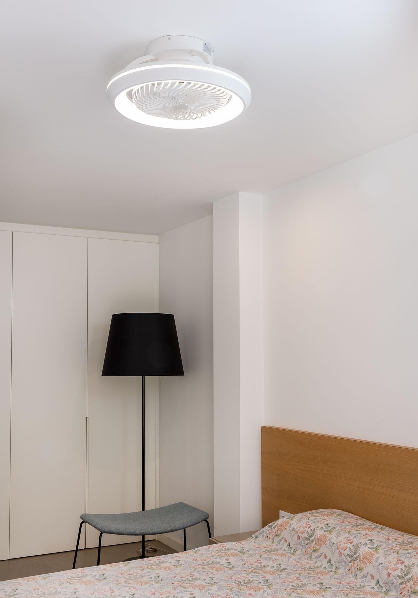 DUPI Ventilador Plafon de Techo con Luz Led OSCILAND, Amplia cobertura de aire gracias a su función oscilante 360º. 6 Velocidades, color led regulable 3000K-4000K-6500K. Mando a distancia (Blanco)
