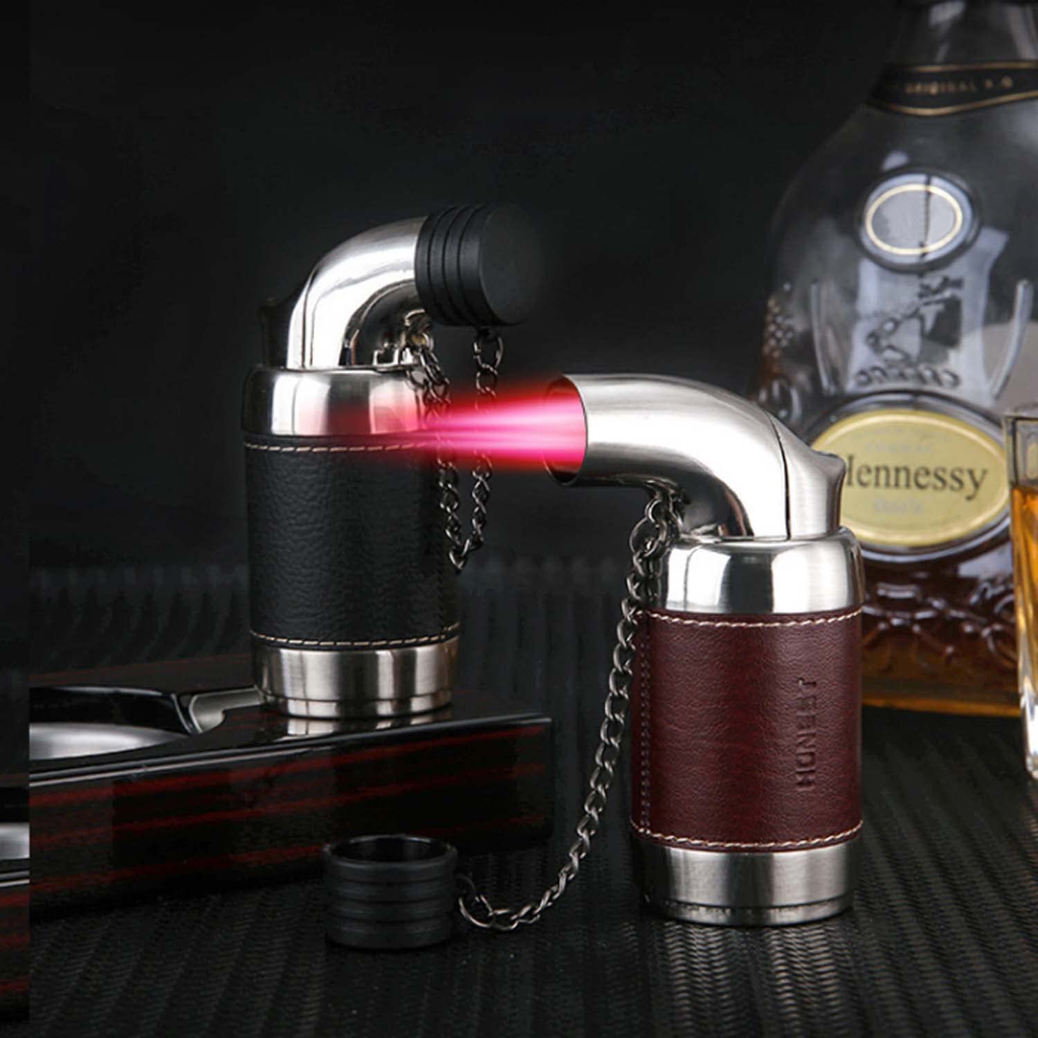 Briquet Torche Flamme Puissante à 4 Jets Butane Rechargeable Cigare Briquet avec Cache-poussière Bas Ajustement de la Flamme et Punch Au Cigare Concevoir