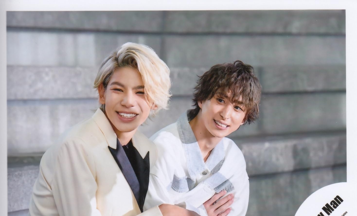 Amazon.co.jp: Snow Man 公式 生 写真（ラウール・佐久間大介）SM00026