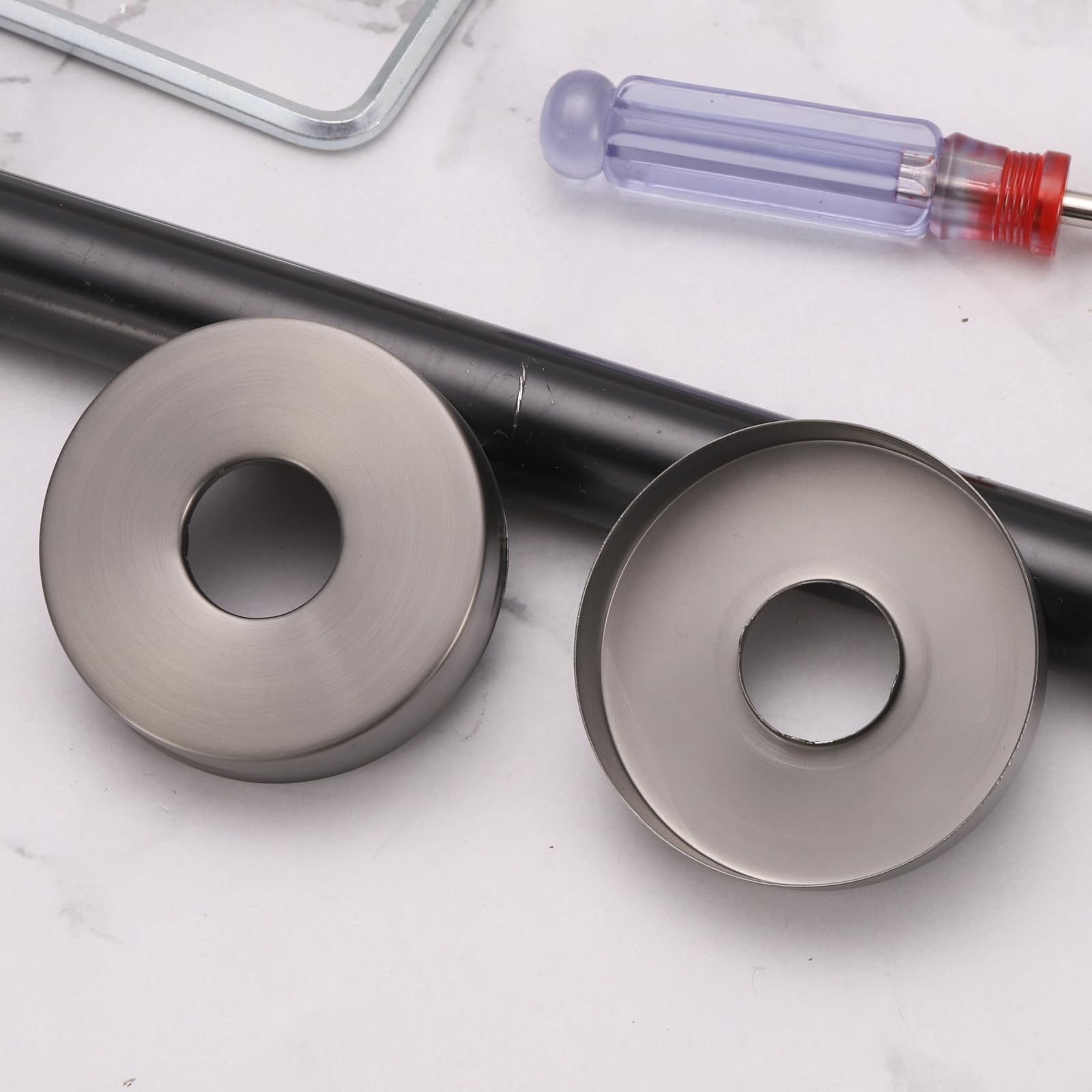 sourcing map Lot de 4 brides de bras de douche 80 mm OD en acier inoxydable pour décoration de robinet de tuyau d'eau de 25 mm de diamètre, gris