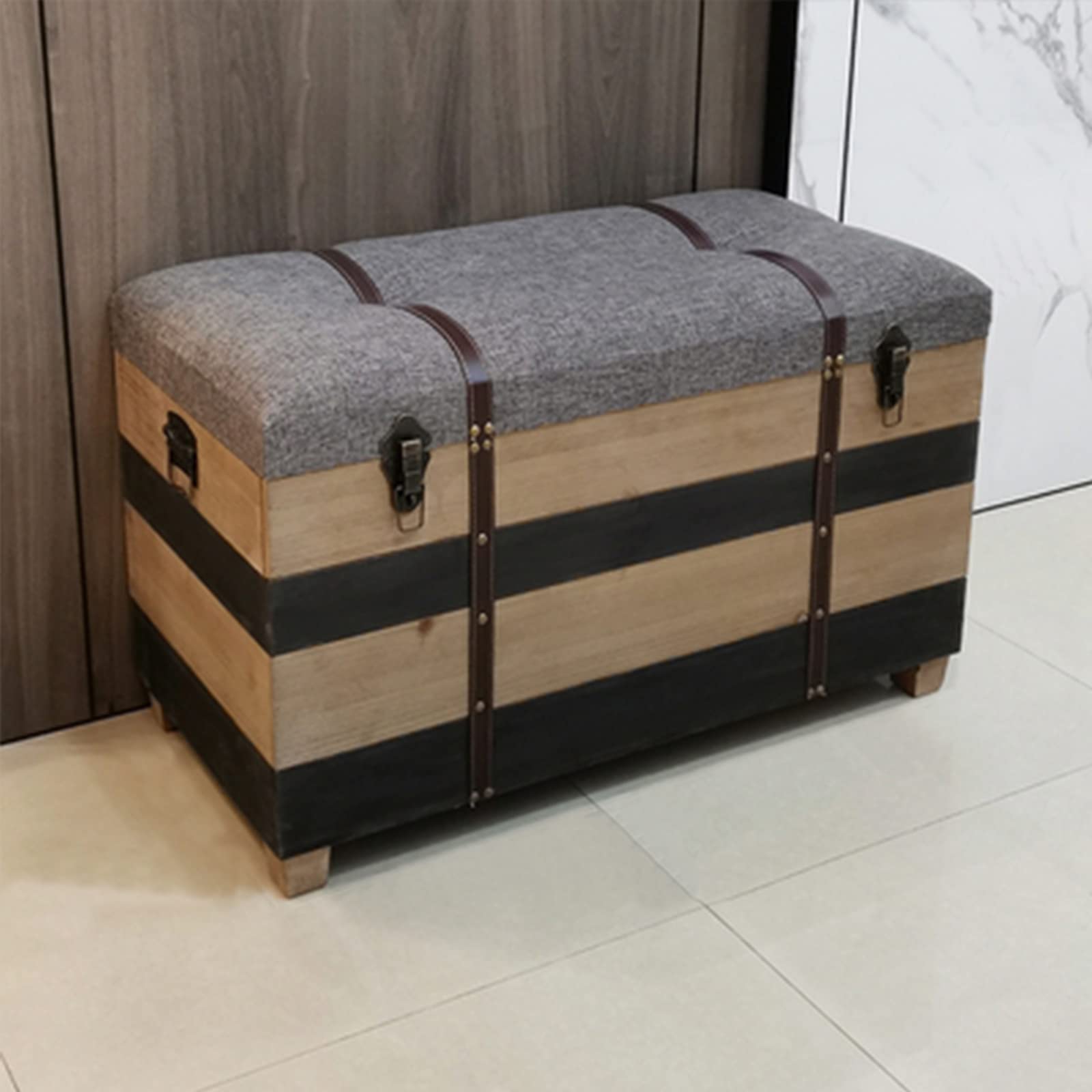 Gagnez de la place grâce au banc de rangement bois et cuir rembourré