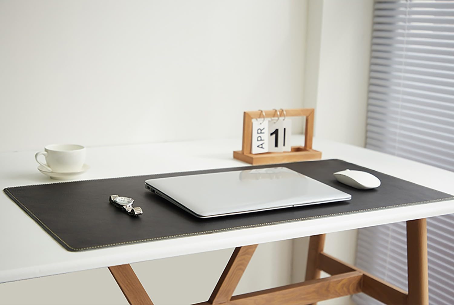 Tappetino da scrivania, Sottomano da scrivania in vera pelle 70x30cm, Tappetino per mouse da ufficio XL, Protezione antiscivolo per tastiera di laptop(Black,100x50cm)