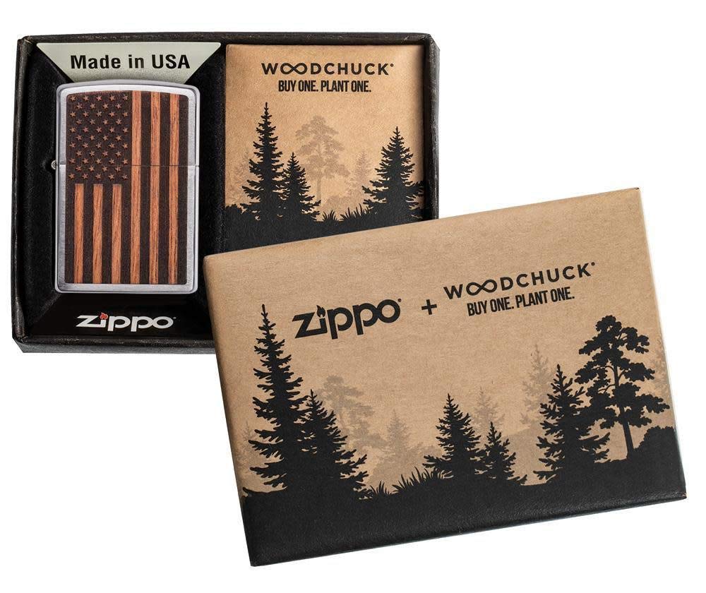 Zippo Briquet tempête – Drapeau américain Woodchuck, Chrome brossé, emblème en Acajou – Rechargeable – Réutilisable – Design Coupe-Vent – Boîte Cadeau – Fabriqué aux États-Unis