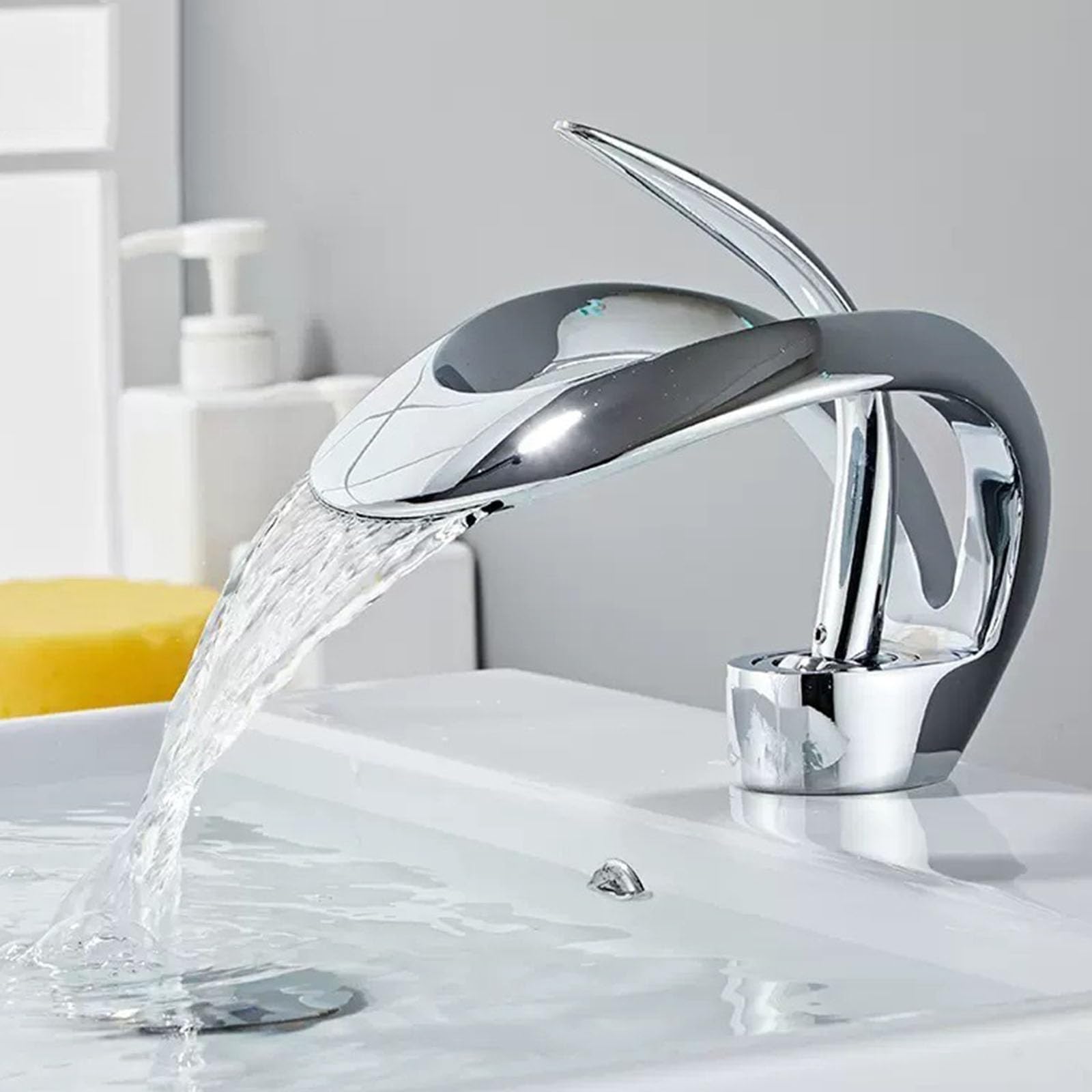 Robinet cascade lavabo avec jet d'eau laminaire et commande fluide chaude froide
