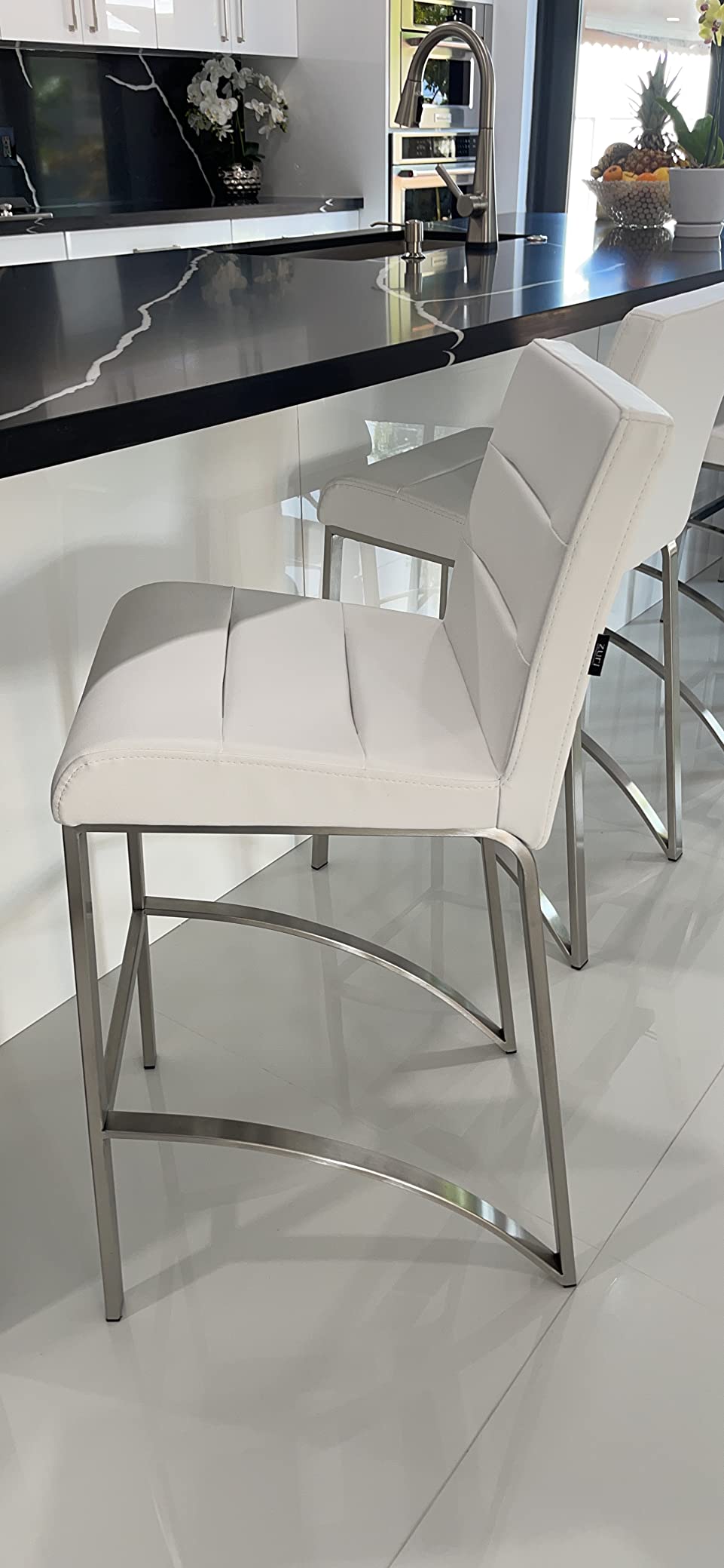 38/mo Finance Zuri Furniture Lynx Counter Height Contemporary Bar