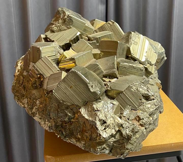 【巨大&希少】パイライト(黄鉄鉱) クラスター 原石 12kg 巨大&希少】 パイライト(黄鉄鉱) クラスター 原石 12kg