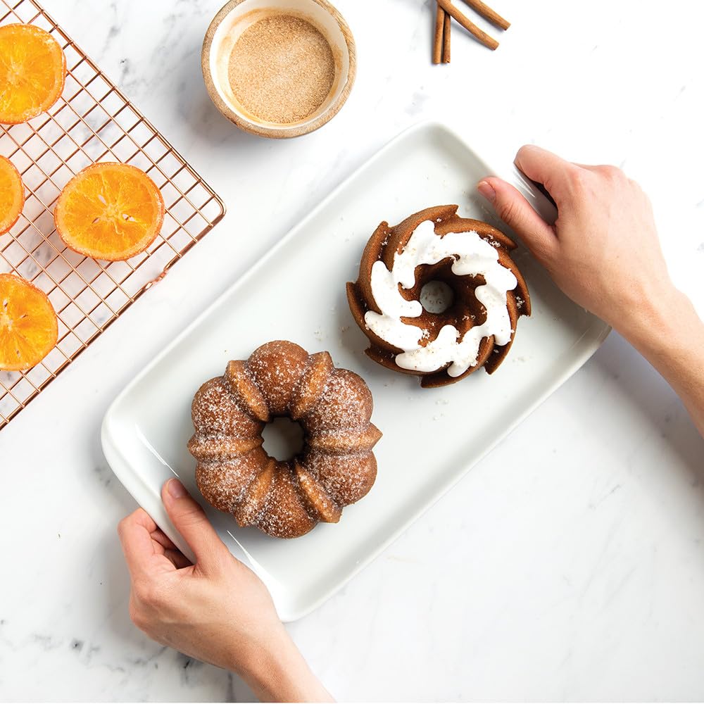 Nordic Ware Classic Bundt Duet, 5 tazas, dorado