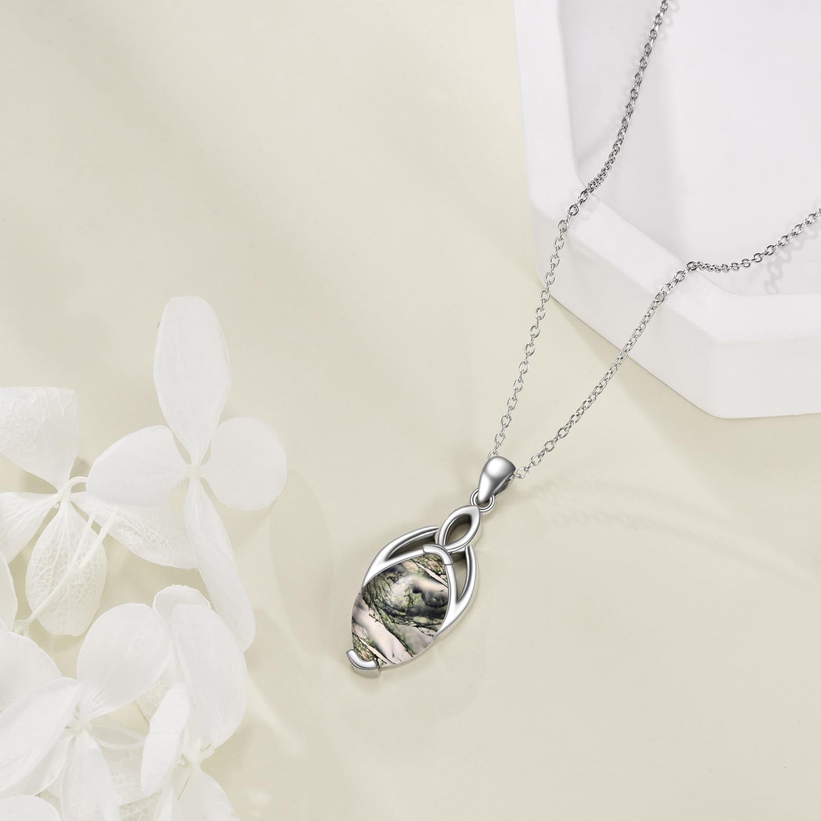 YAFEINI Keltische Mondstein Kette für Damen 925 Sterling Silber Mondstein Halskette Dreifaltigkeits Knoten Anhänger Schmuck Geschenk für Mädchen