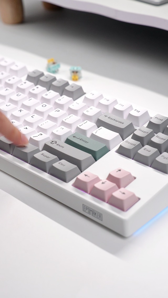 Watch EPOMAKER TH87 Typing with Creamy Jade/Sea Salt SiIent Switch