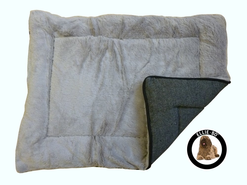 Ellie-Bo Small Reversible Tweed and Grey Faux Fur Mat for 24-inch Dog Cage - Image 4