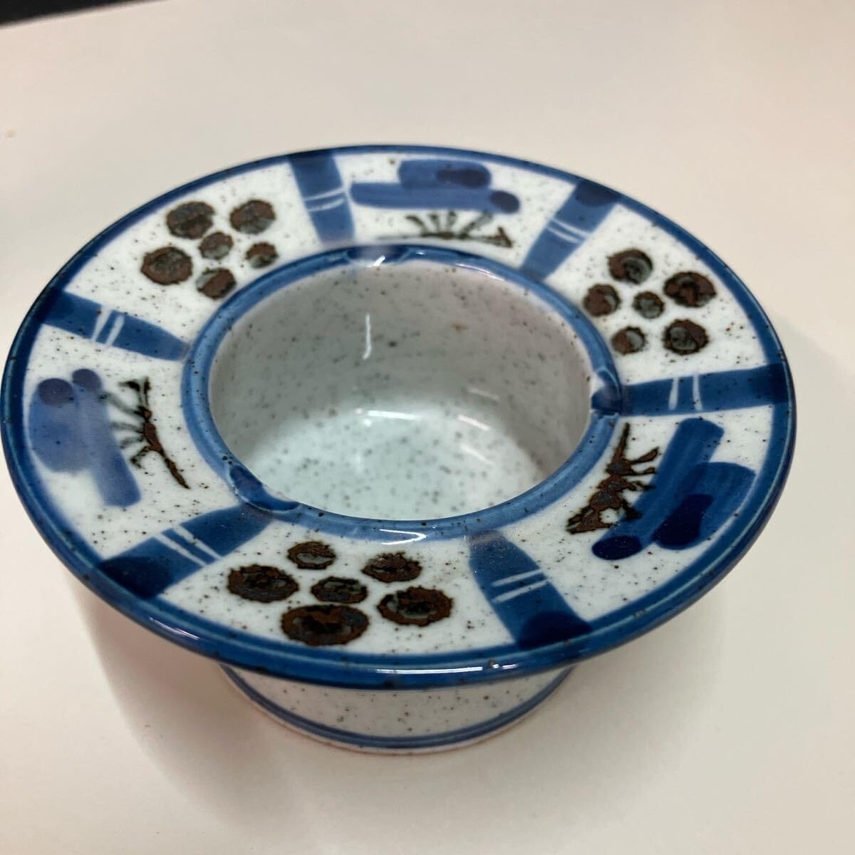 Amazon.co.jp: 有田焼 鍋島有山 陶器灰皿 幅約10cm 高さ約5cm