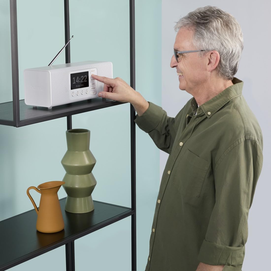 Hama Digitalradio mit Wecker (DAB Radio mit großem Display, Küchenradio, DAB+, Seniorenradio mit einfacher Bedienung, Bluetooth, FM, Radiowecker, Stereo-Radio, kleines Radio mit gutem Empfang) weiß