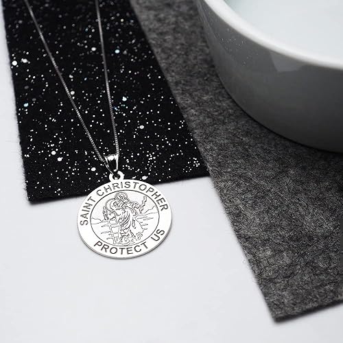 Miniatura 8 de PicturesOnGold.com Medalla redonda religiosa de San Cristóbal y medalla con grabado en plata de ley, oro de 10 quilates o 14 quilates