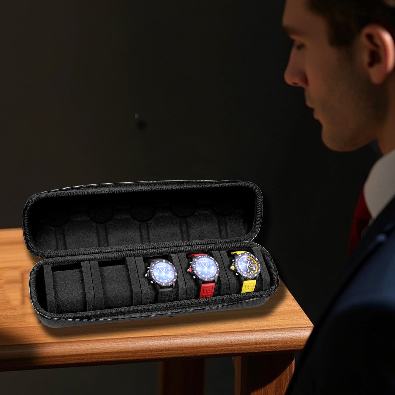 Kai Tian Uhrengehäuse aus EVA mit mehreren Schlitzen für Herren, elegante Uhrenbox mit mechanischem Zahlenschloss und Airtag-Halter für Privatsphäre 18 Fächern