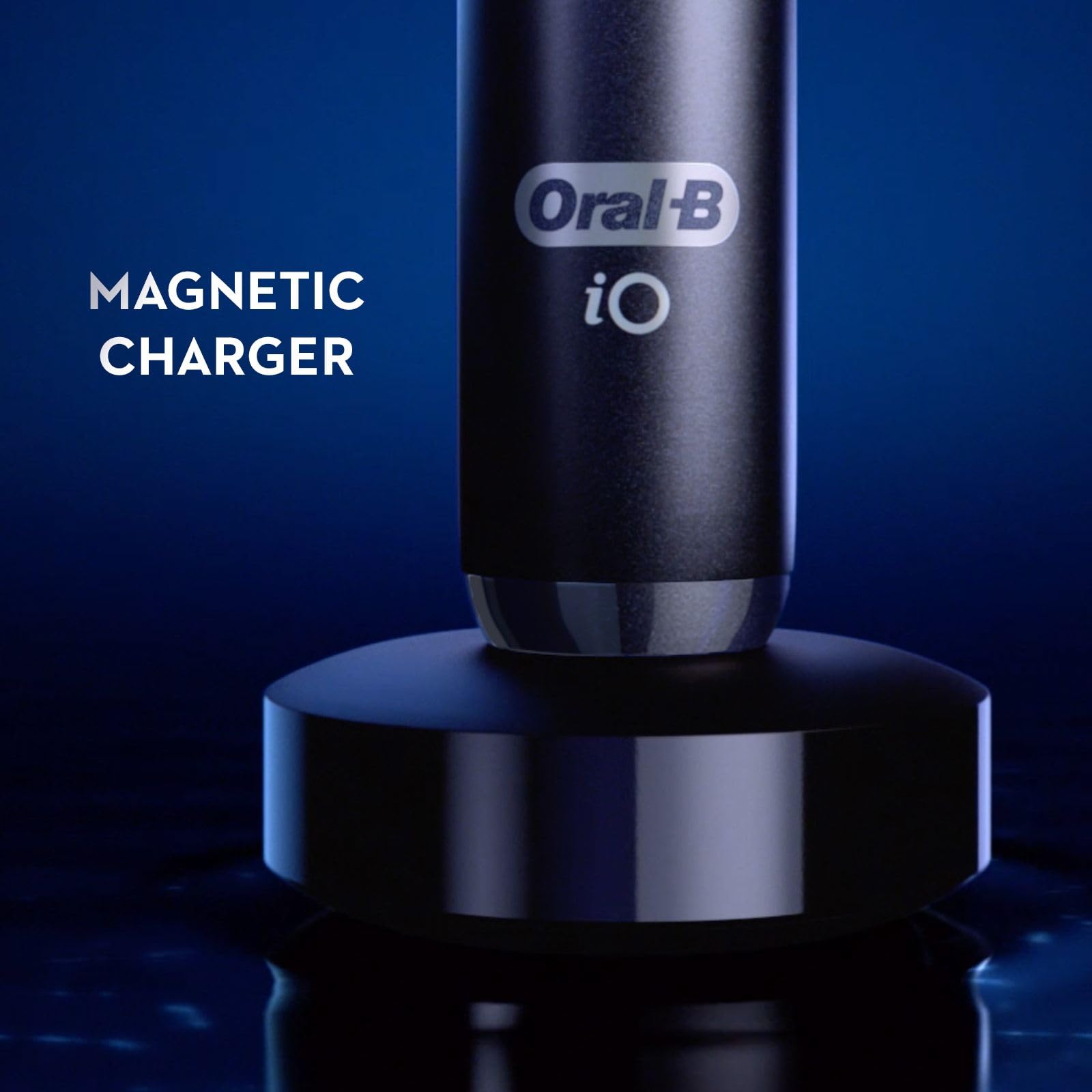 Oral-B iO - Spazzolino elettrico ricaricabile Deep Clean + Protect, bianco, con spazzolino iO Series 7, 2 testine di ricambio e custodia di ricarica da viaggio