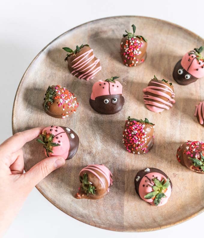 Miniatura 3 de From You Flowers - Fresas cubiertas de chocolate con mariquita