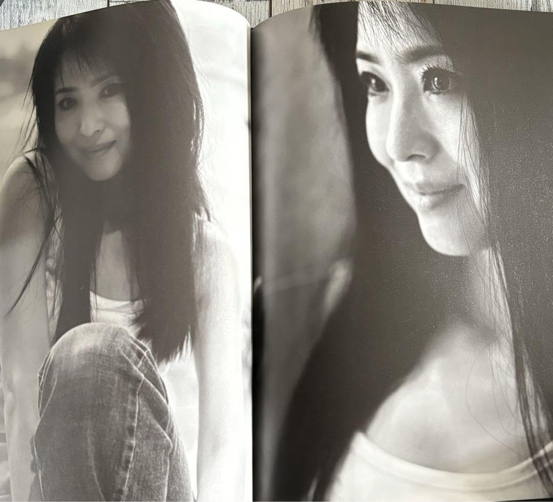 Amazon.co.jp: 松田聖子 写真集 monochrome モノクローム モノクロ
