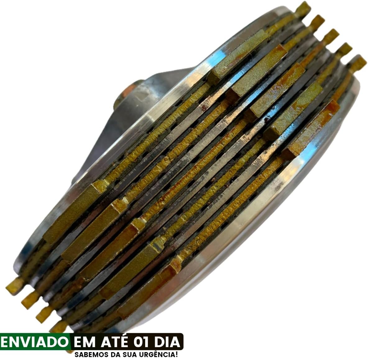 Imagem lateral de um objeto sobre fundo branco uniforme.