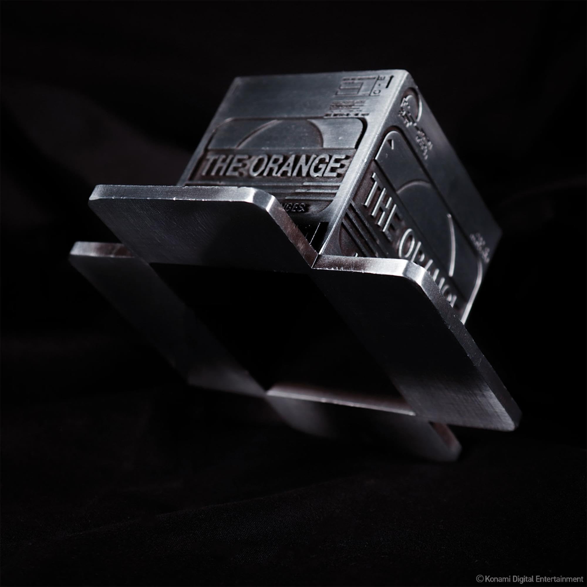 FaNaTtik Metal Gear Solid 2 - Caja de cartón réplica de edición limitada, accesorio de metal con licencia oficial, mercancía coleccionable para jugadores, hecha para fanáticos, pieza numerada
