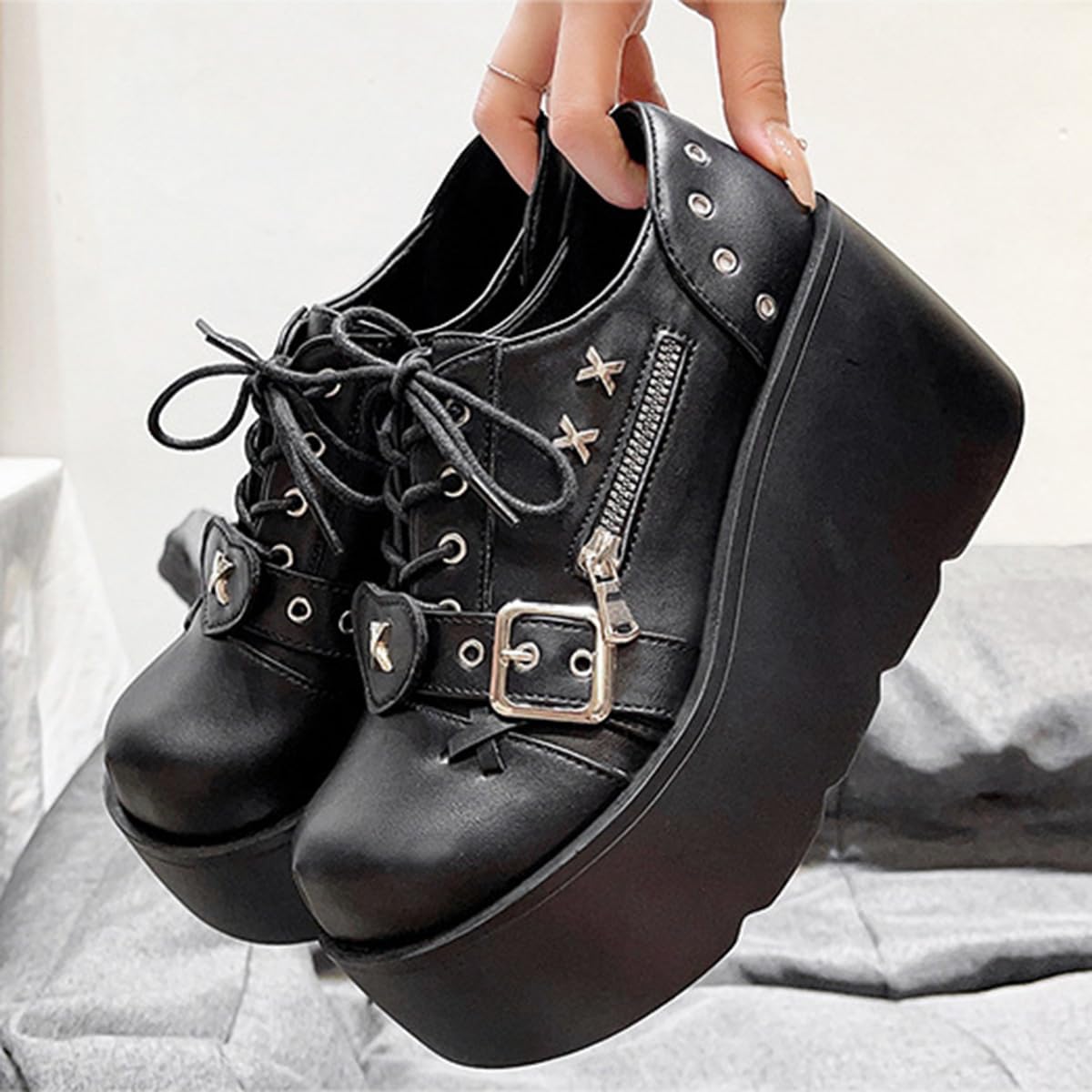 Punk Mary Jane Plateauschuhe Damen mit Nieten Schleifenkette Casual Gothic Leder Schwarz Rundspitze Blockabsatz für Jeans JK Kleid Röcke Halloween Reise Party Cosplay Dating