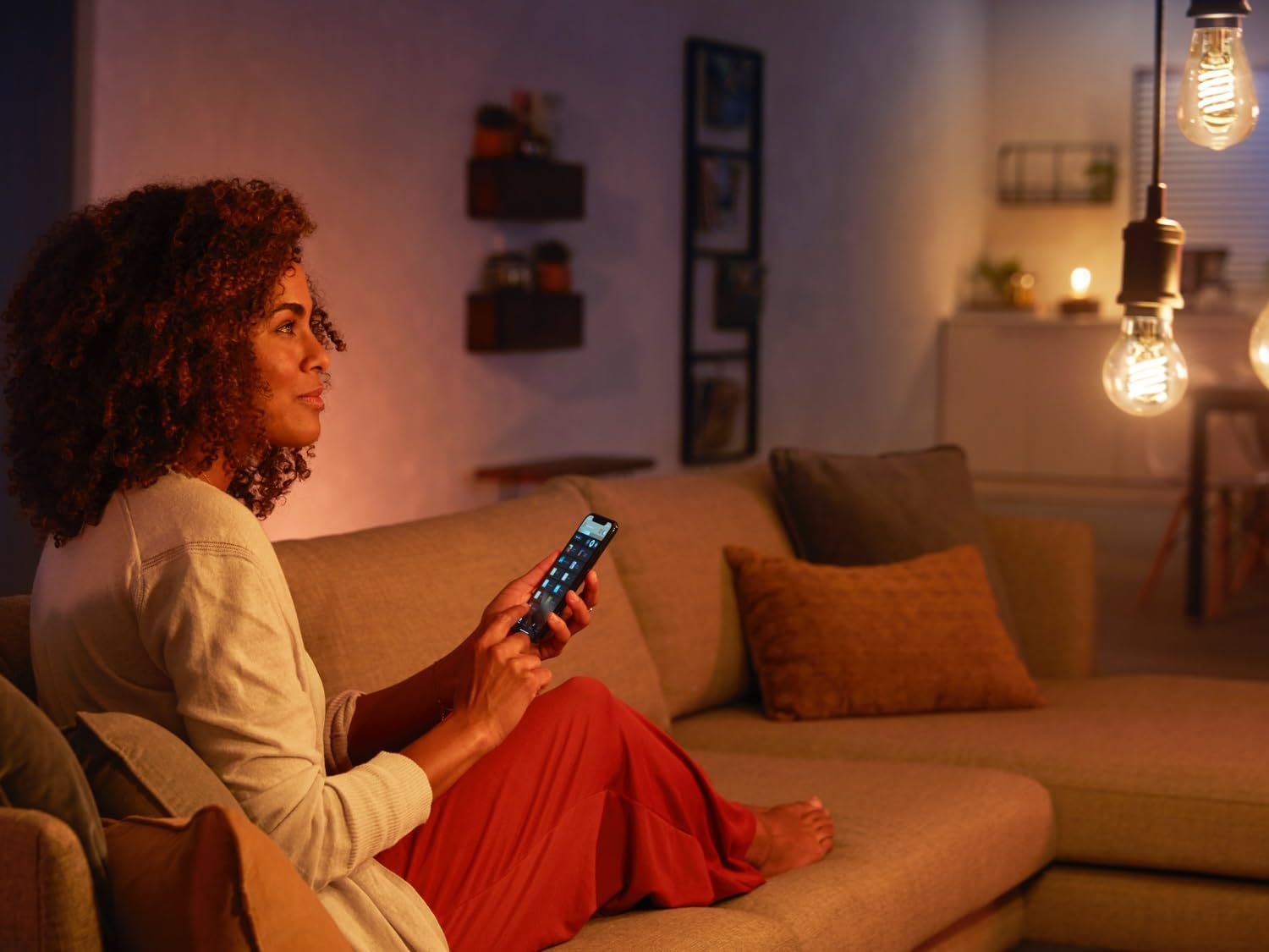 Philips Hue White, ampoule vintage filament compatible Bluetooth, format standard, fonctionne avec Alexa, Google Assistant et Apple Homekit