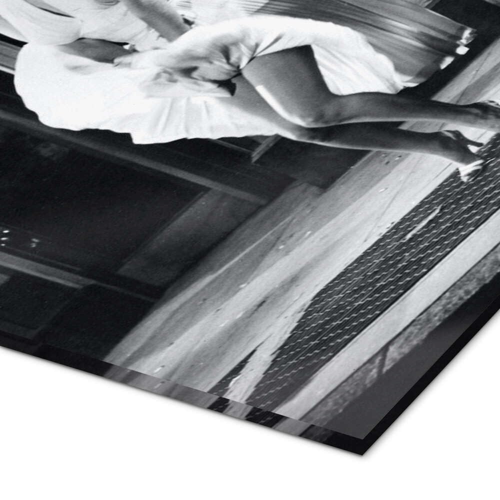 Posterlounge Marilyn - The Seven Year Itch iconic pose Acrylglasbild | 60 x 90 cm von Celebrity Collection Schwarz-Weiß Wandbilder Wanddeko