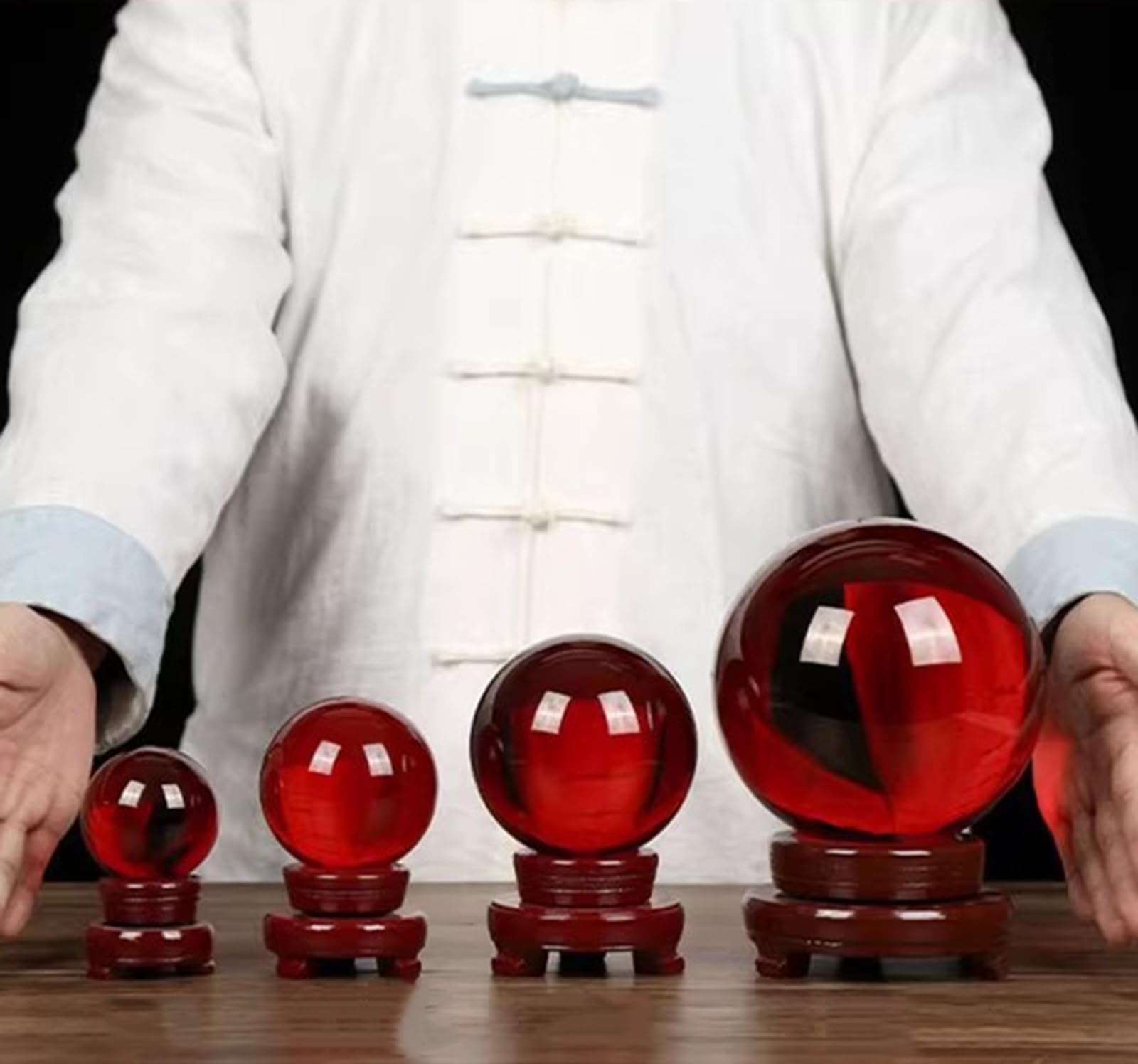 Figurka w kształcie czerwonej kryształowej kuli, magiczna szklana kula Feng Shui z drewnianym stojakiem, dekoracyjna kula do fotografii lensball, wróżka, czary,3.14"(8cm)