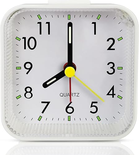 Pequeño reloj despertador de escritorio blanco para niños, reloj analógico de viaje con pilas, relojes de noche más silenciosos para dormitorios,
