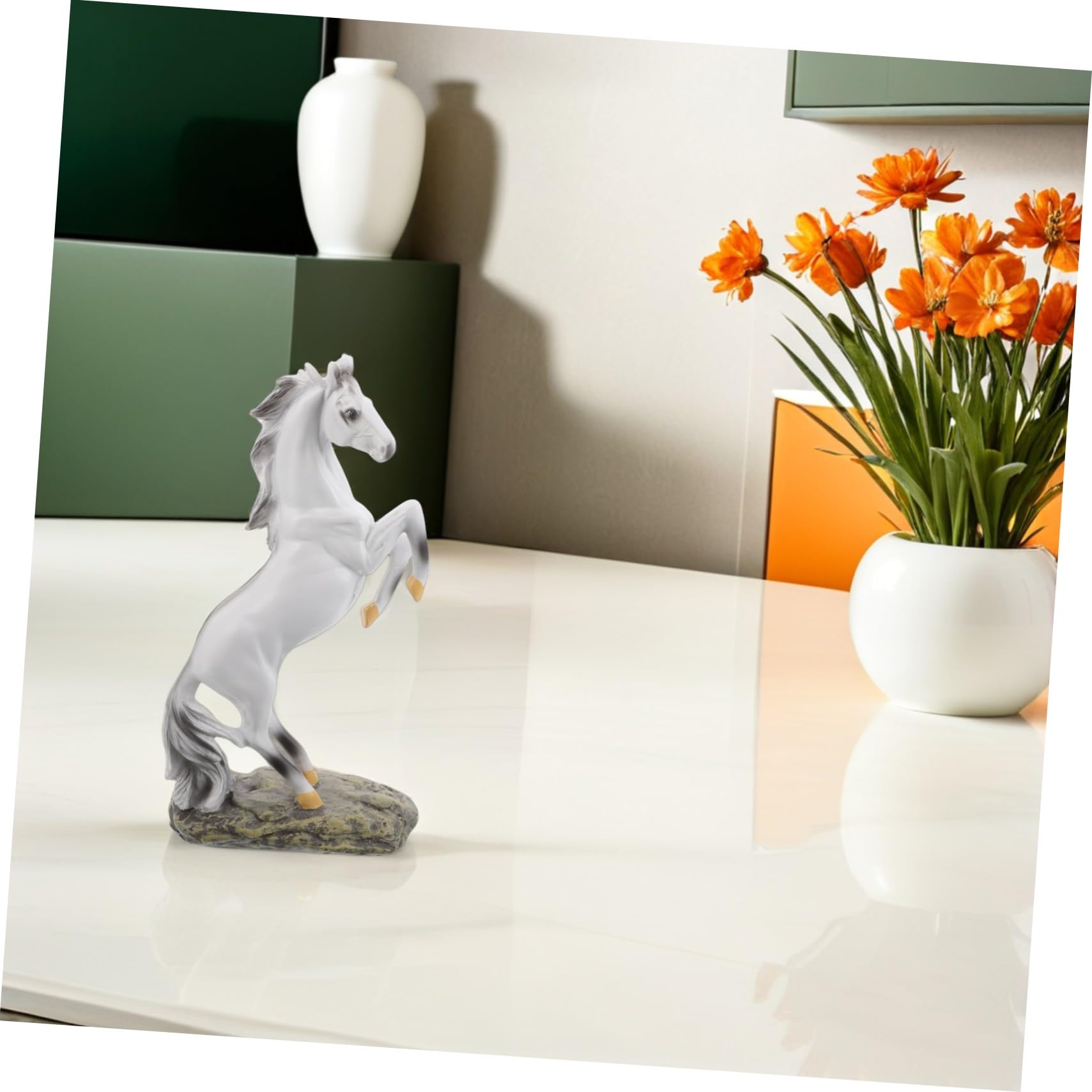 Figura de Corativa de Caballo de Resina en Color Claro