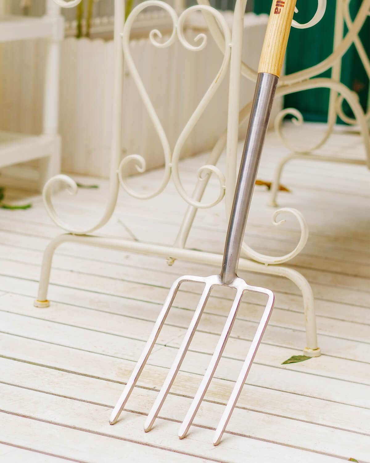 Garden Fork Heavy Duty Pitchfork for Digging Gardening Spade Fork 43 inch with D-Handle 4-Tine Pitch Fork Garden Tool for Spading Digging Turning Planting Cultivating Aerating Steel Compost Fork