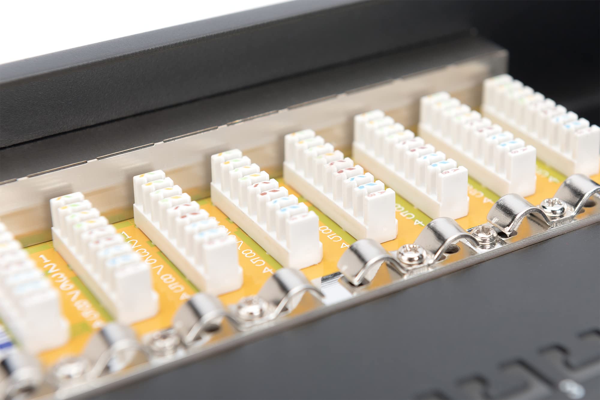 DIGITUS Panneau de brassage - 19 pouces - Cat-6-16 ports RJ45 - Blindé - Panneau de brassage LSA - Montage en rack 1U - Noir