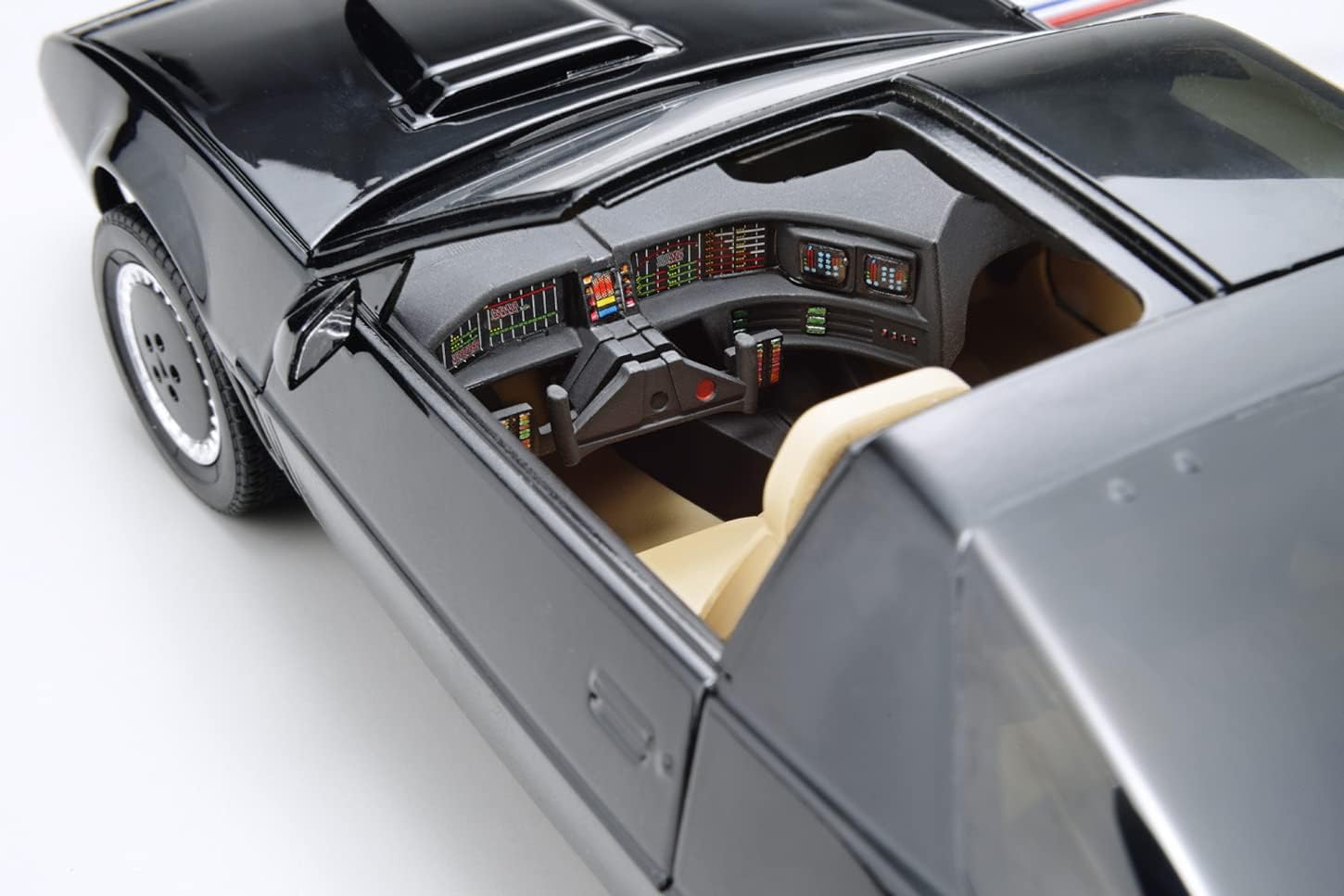 Knight Rider: Knight 2000 K.I.T.T. (Season 1 Ver.) 1:24 Scale Vehicle Model