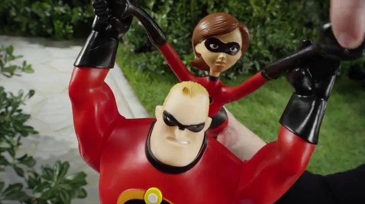 Amazon.com: The Incredibles 2 Power Couple, Features 12