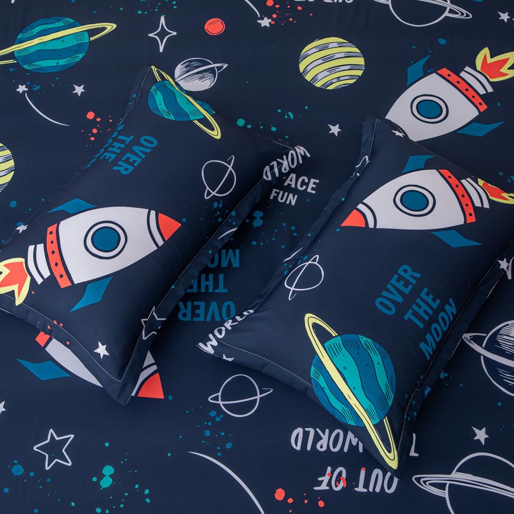 Sábanas espaciales tamaño individual para niños, juego de ropa de cama de 4 piezas con planetas cohetes 3D con 1 sábana bajera, 1 sábana encimera, 2 fundas de almohada, tema del espacio 5