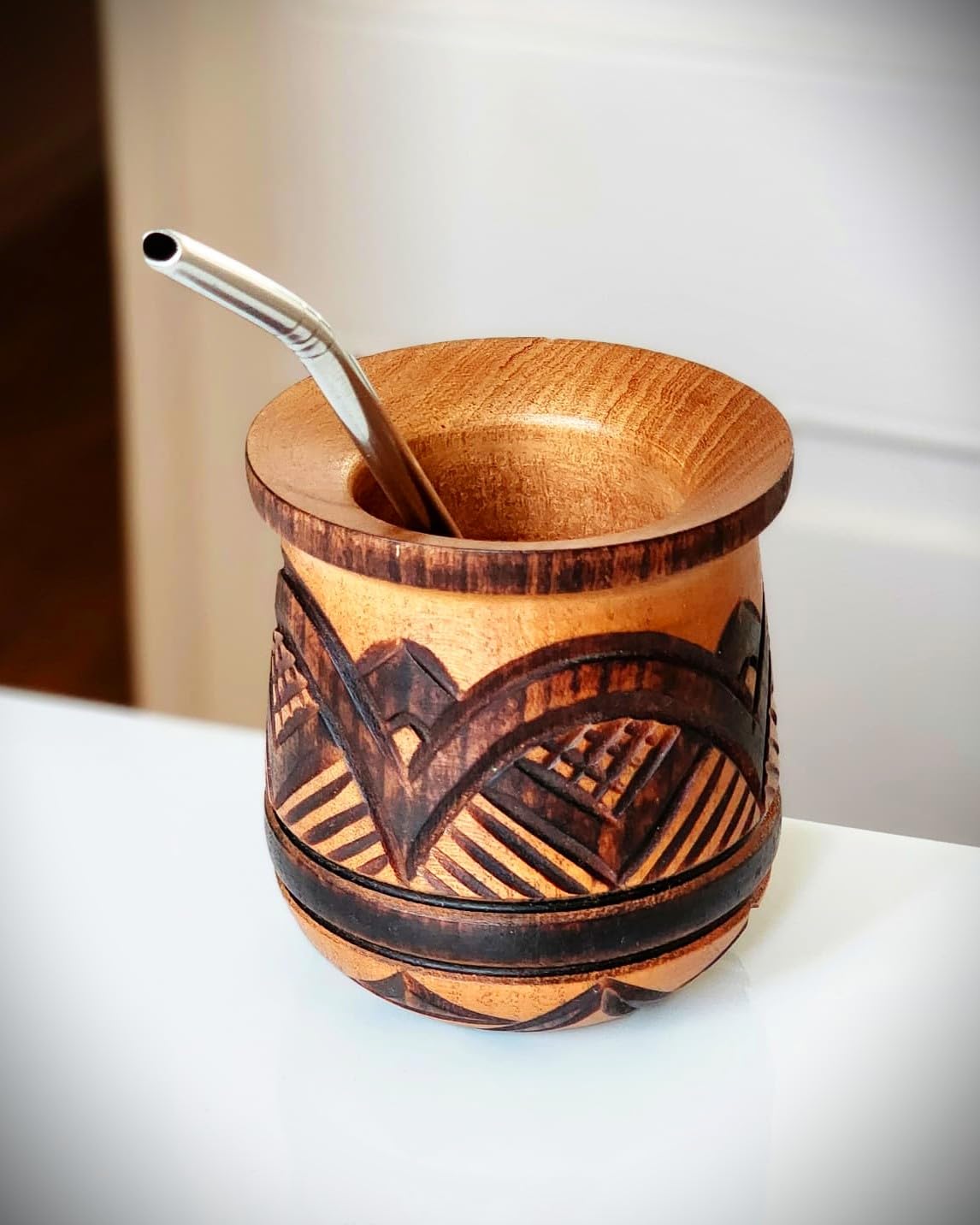 Vaso Mate Argentino Original, Hecho a mano en Madera de Algarrobo Tallado a Mano por Artesanos Argentinos Premium (Tallado a Mano)
