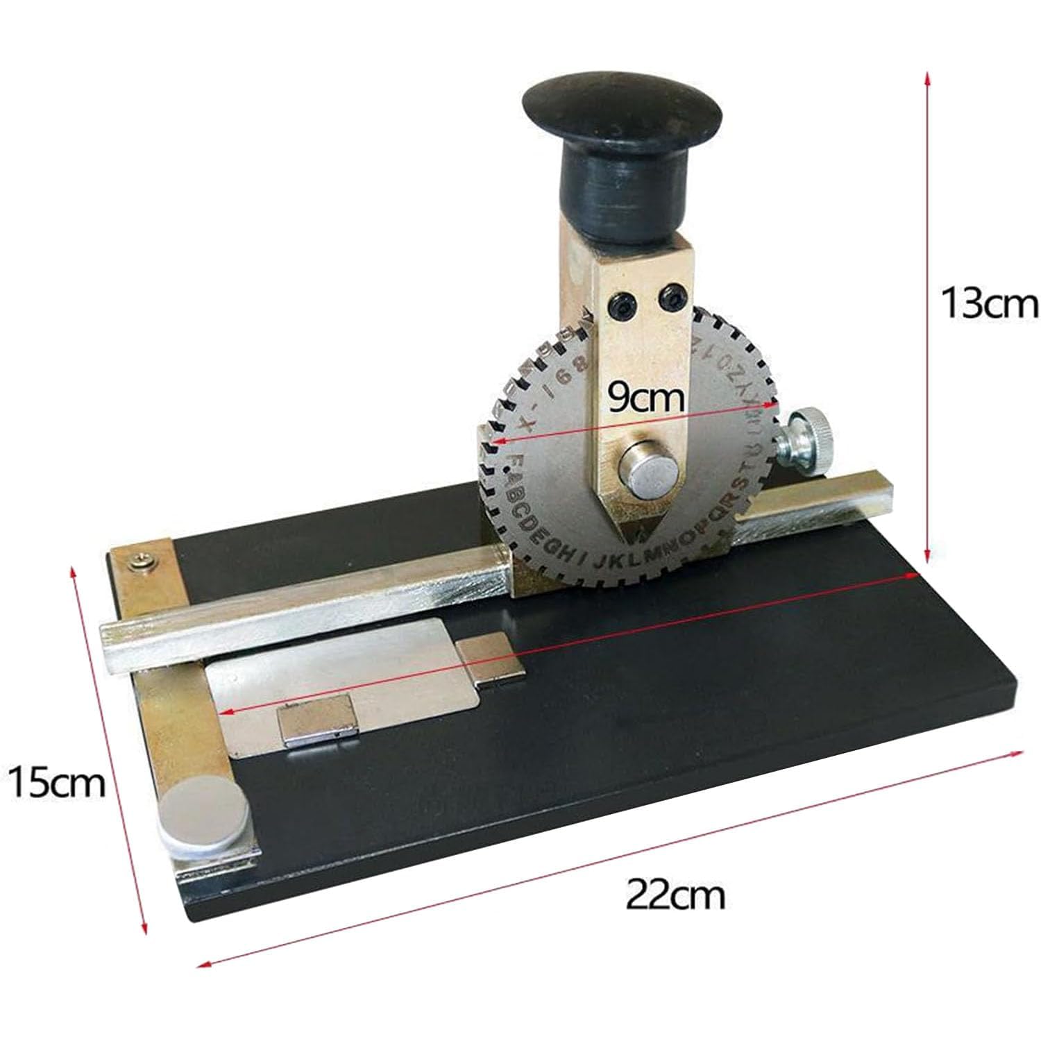 Macchina Manuale per la marcatura di targhette per Cani, capacità di 40 Caratteri, Dispositivo di Posizionamento e Ruota di Stampa da 84 mm per Una marcatura di precisione.