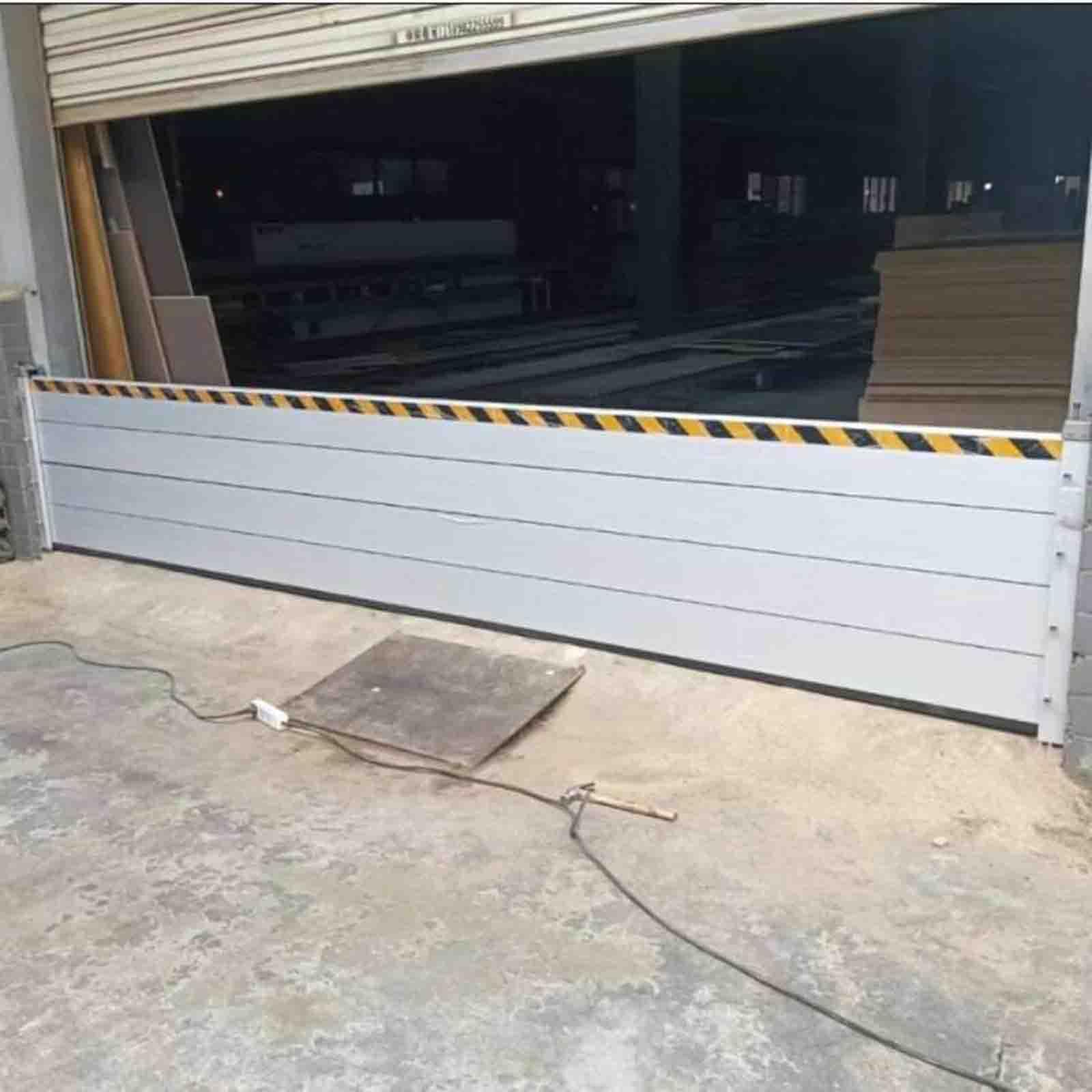 Barrière contre les inondations de porte de garage réutilisable et étanchéité en métal