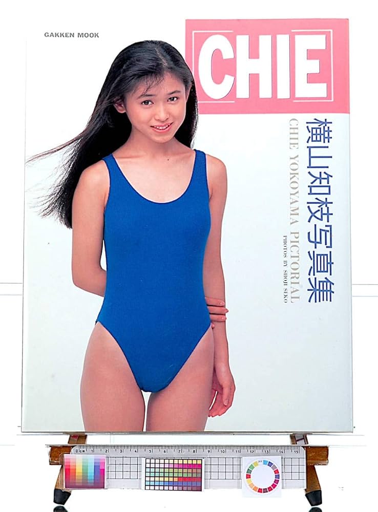 横山知枝　写真集 Amazon.co.jp: 横山知枝写真集: 潤 : 平地勲: 本