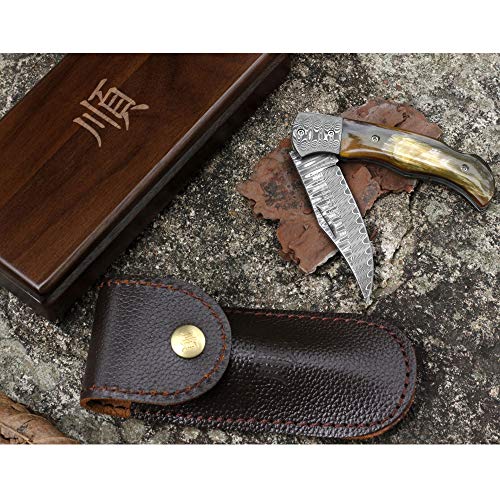 Damast-Taschenmesser mit Damaskus-Muster und Stierknochen-Griff
