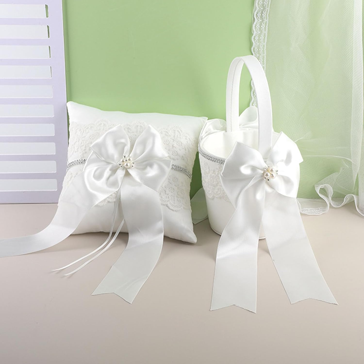 Classical Square Satined Rings Pillow with Lace Trim and Pearls Decors Bowknot Flower Basket for Bride Wedding Ceremony Wedding Rings Pillow