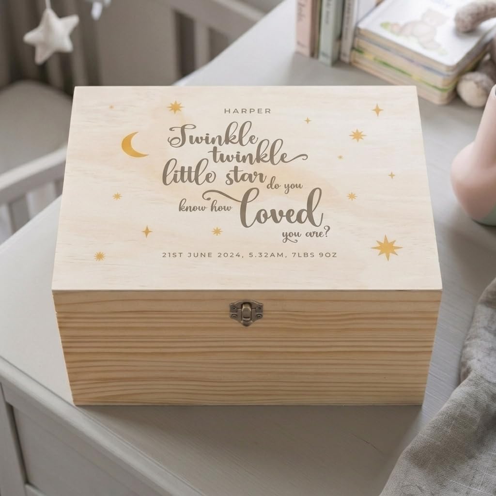 Scatola dei ricordi personalizzata Twinkle Twinkle Baby | Scatola regalo per ricordi preziosi per neonati | Nome e data personalizzati | Scatola di pino con cerniere e chiusura in metallo | Larghezza