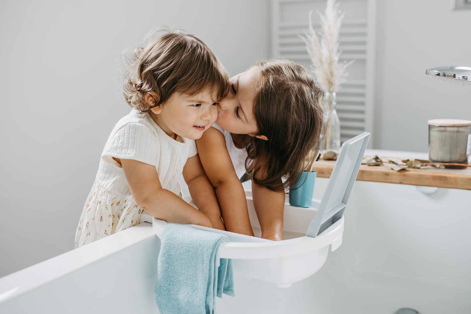 Rotho Babydesign Kiddy Wash Lavabo pour enfants, À fixer sur le bord de la baignoire, 38,7 x 38,2 x 10 cm, Blanc, 20034 0314 01