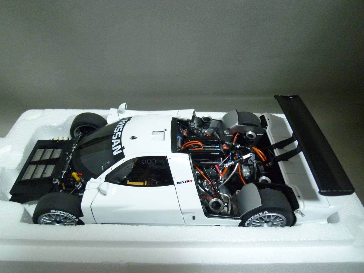 【専用】auto art オートアート 福袋うちNISSAN R390のみ AUTOart (オートアート) 1/18スケールミニカー NISSAN R390 GT1
