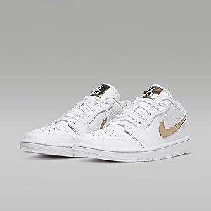 靴 NIKE Women's AIR JORDAN 1 LOW WHITE GOLD 靴 NIKE WMNS AIR JORDAN 1 LOW SE WHITE/GOLD Nike WMNS Air