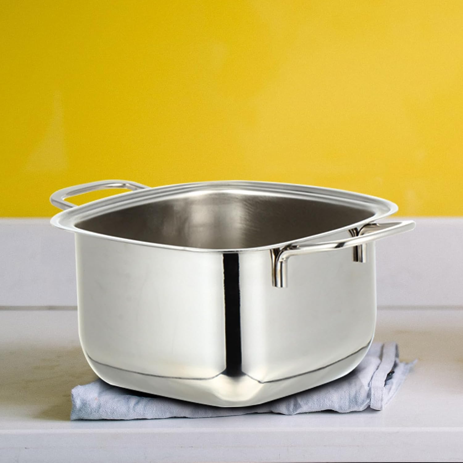 Stainless Steel Cooking Pot for Food with Easy to Clean Surface and Compatible with Gas Stoves, Silver Kitchen Hot Pot for Cooking Meals at Home with Families and Friends