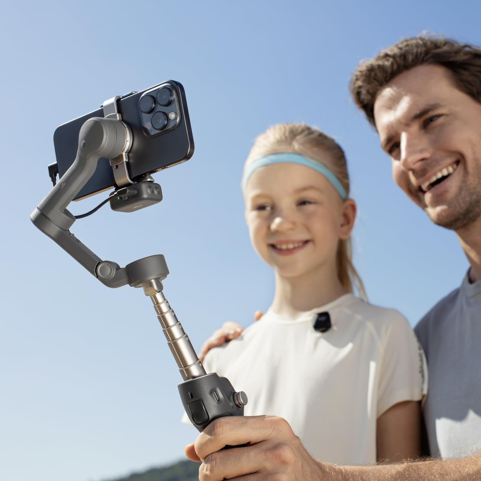 DJI Osmo Mobile 7P+Mic Mini TX (Infinity Schwarz), Gimbal-Stabilisator für iPhone, Android, Natives Tracking, Audioempfang, Beleuchtung, 3-Achsen-Stabilisierung, Integrierter Verlängerungsstab& Stativ