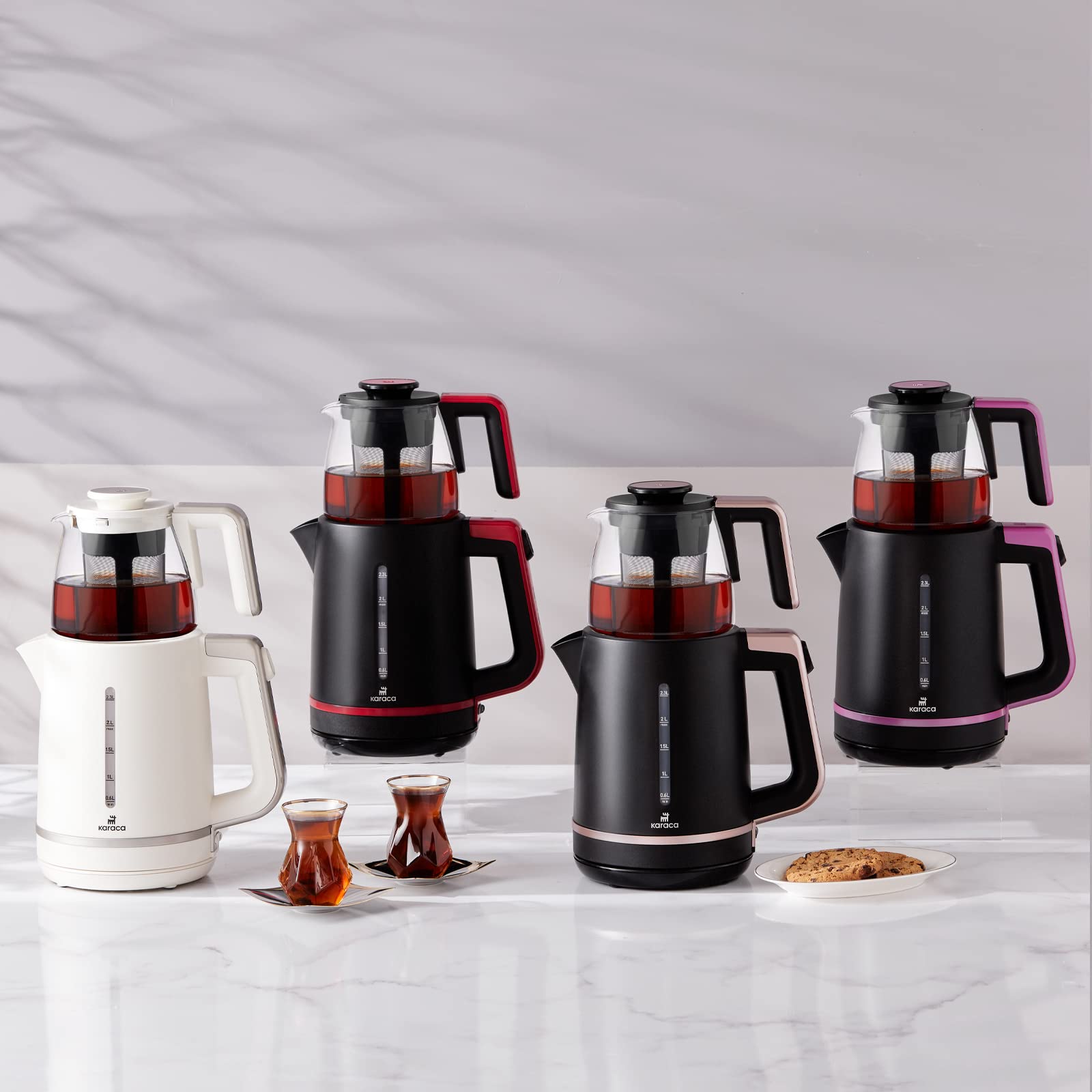 Karaca Maxi Tea XL 2-in-1 Teezubereiter mit Glasteekanne & Wasserkocher, Roseberry, 1,25L Teekanne, 2,3L Wassertank, 1700W, 360° drehbarer Sockel, Glas-Teesieb, Automatische Warmhaltefunktion